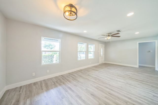 5605 Dennis Avenue, Fort Worth, TX 76114