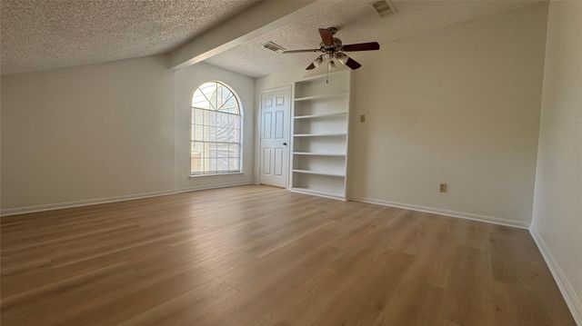 9826 Chiselhurst Drive, Houston, TX 77065