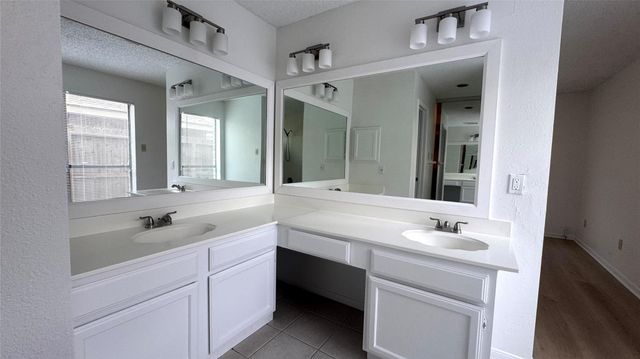 9826 Chiselhurst Drive, Houston, TX 77065