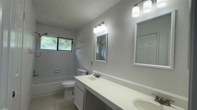 9826 Chiselhurst Drive, Houston, TX 77065