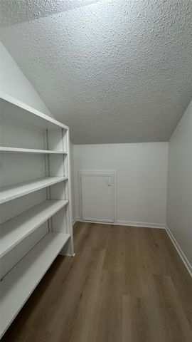 9826 Chiselhurst Drive, Houston, TX 77065