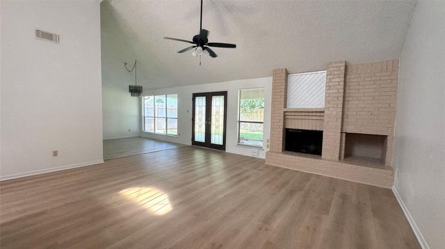 9826 Chiselhurst Drive, Houston, TX 77065