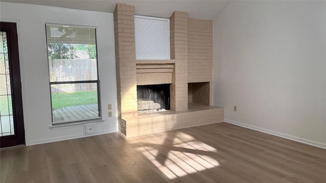 9826 Chiselhurst Drive, Houston, TX 77065