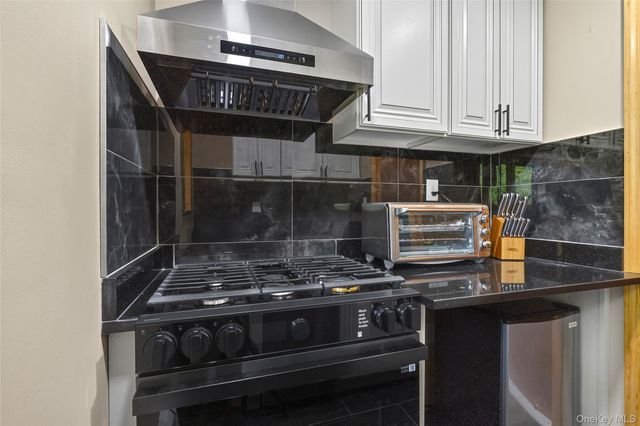 22 Penn Drive, Dix Hills, NY 11746