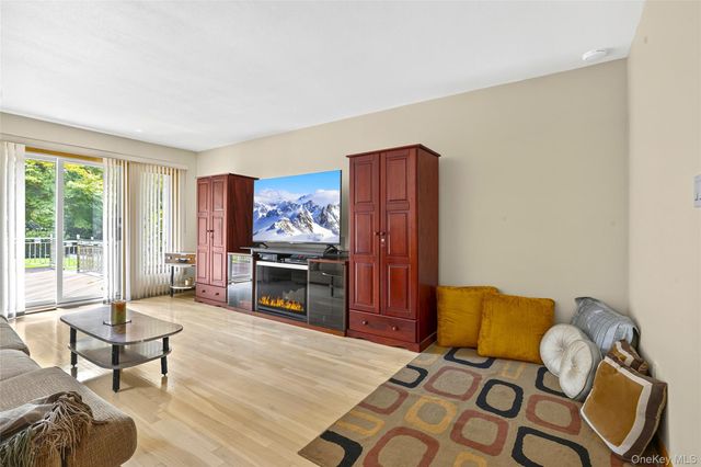 22 Penn Drive, Dix Hills, NY 11746