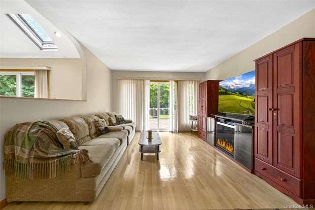 22 Penn Drive, Dix Hills, NY 11746