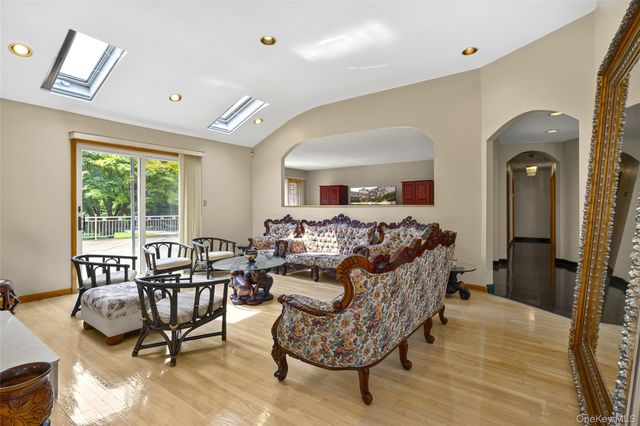 22 Penn Drive, Dix Hills, NY 11746