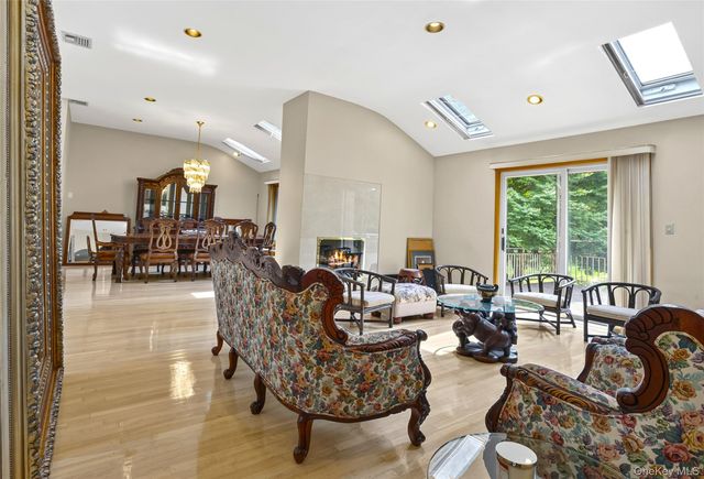22 Penn Drive, Dix Hills, NY 11746