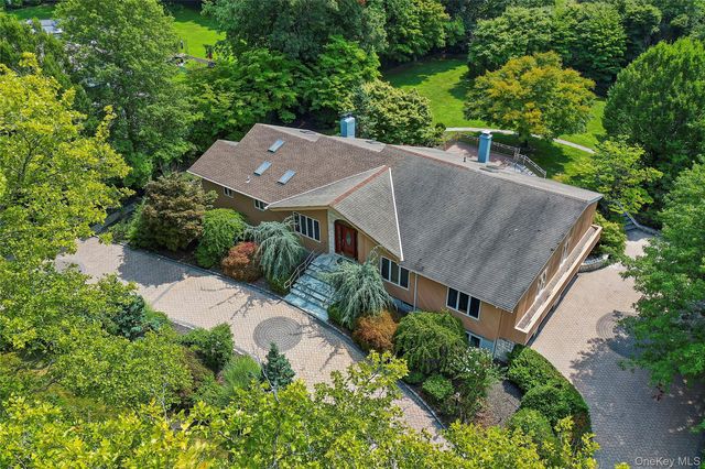 22 Penn Drive, Dix Hills, NY 11746