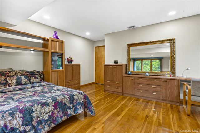 22 Penn Drive, Dix Hills, NY 11746