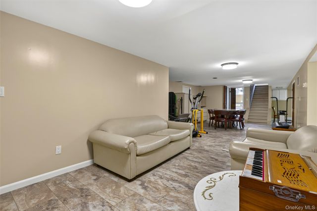 22 Penn Drive, Dix Hills, NY 11746