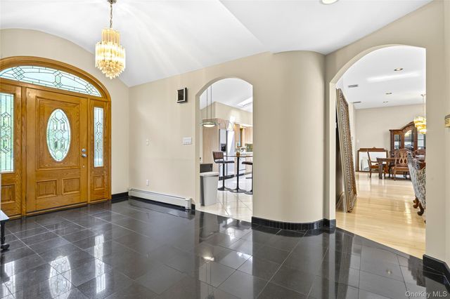 22 Penn Drive, Dix Hills, NY 11746