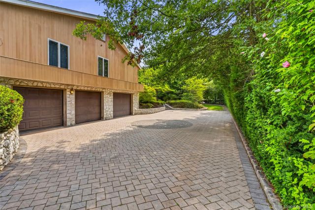22 Penn Drive, Dix Hills, NY 11746