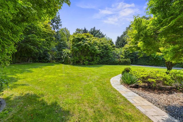 22 Penn Drive, Dix Hills, NY 11746