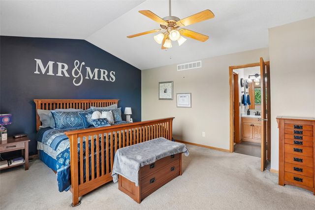 3112 E Southlawn Drive, Des Moines, IA 50320