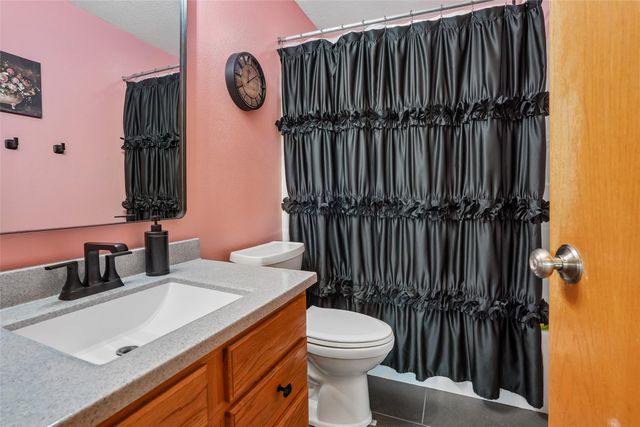 3112 E Southlawn Drive, Des Moines, IA 50320