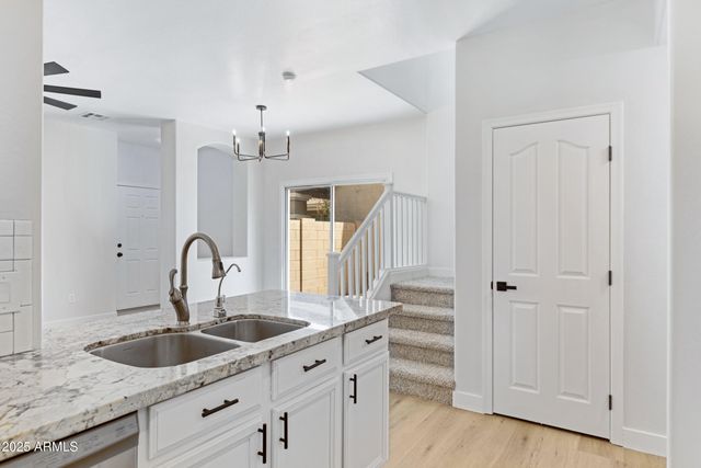 1563 S LONGSPUR Lane, Gilbert, AZ 85296