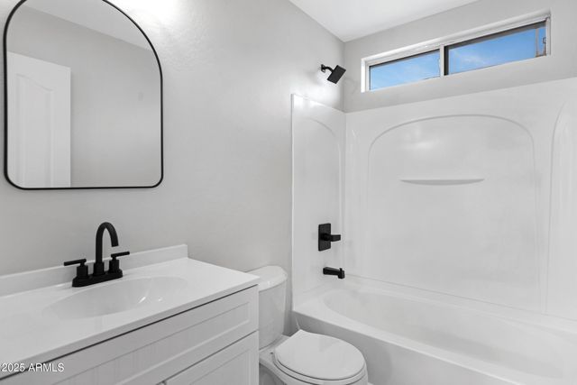 1563 S LONGSPUR Lane, Gilbert, AZ 85296