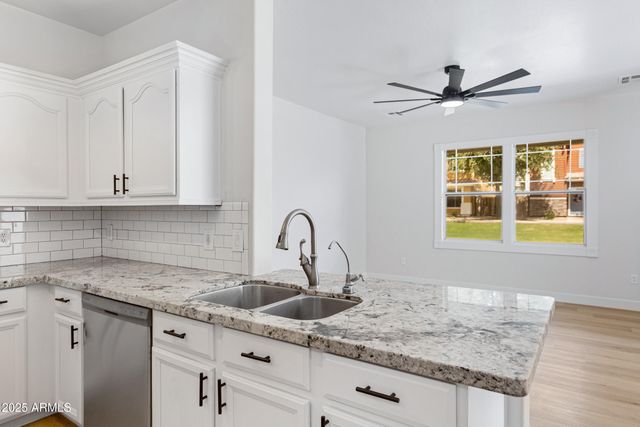 1563 S LONGSPUR Lane, Gilbert, AZ 85296