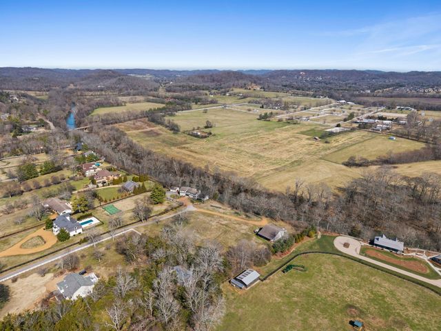 2496 Old Natchez Trce, Franklin, TN 37069