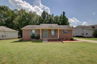421 Woodale Dr, Clarksville, TN 37042