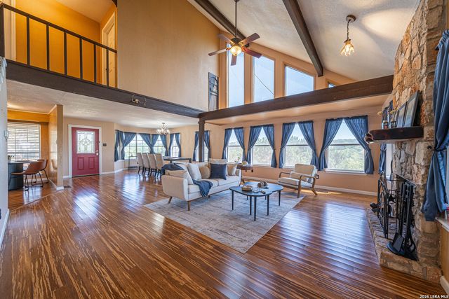 194 NW Hills Dr, Kerrville, TX 78028
