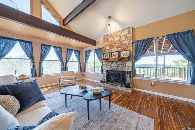 194 NW Hills Dr, Kerrville, TX 78028