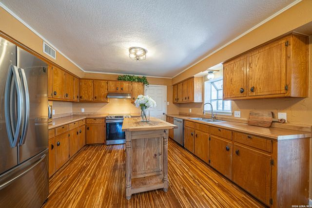 194 NW Hills Dr, Kerrville, TX 78028
