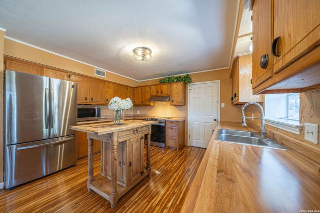 194 NW Hills Dr, Kerrville, TX 78028