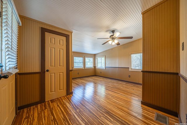 194 NW Hills Dr, Kerrville, TX 78028