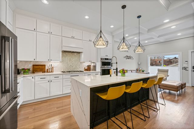 3258 W Crystal Street, Chicago, IL 60651