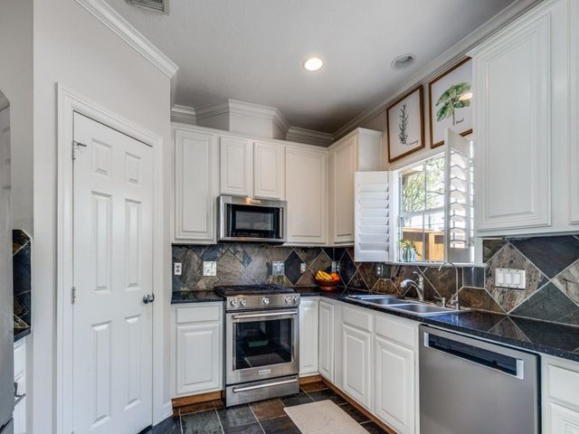 1159 Enclave Square E, Houston, TX 77077