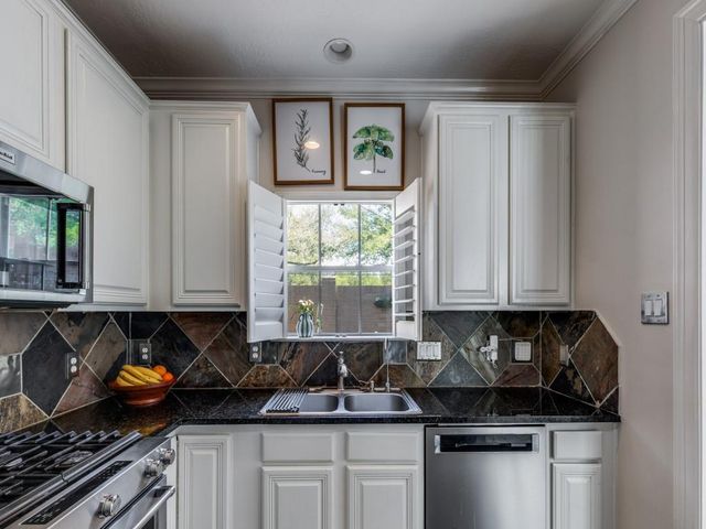 1159 Enclave Square E, Houston, TX 77077