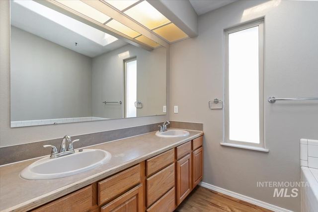 1681 E Laurelwood, Eagle, ID 83616