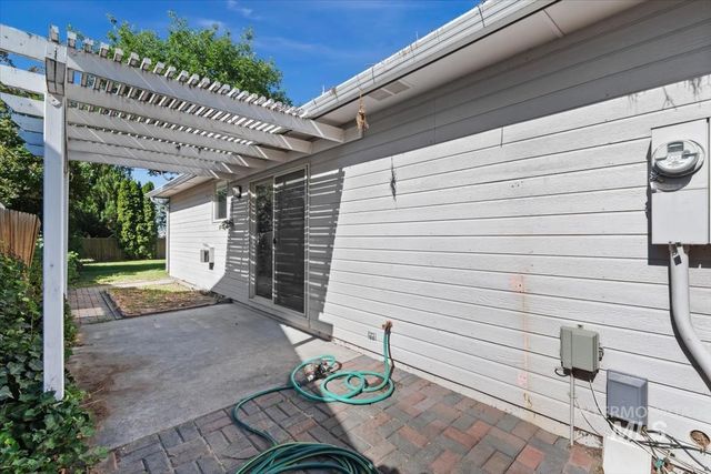 1681 E Laurelwood, Eagle, ID 83616