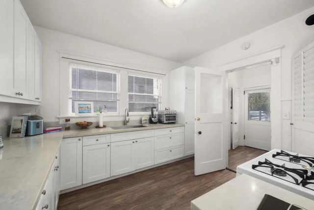 1042-1050 Adella Avenue, Coronado, CA 92118
