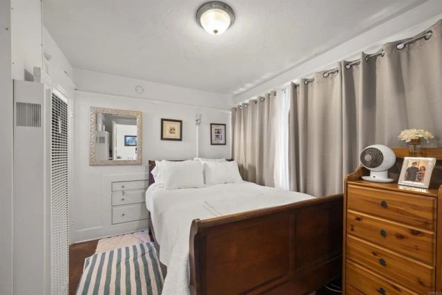 1042-1050 Adella Avenue, Coronado, CA 92118