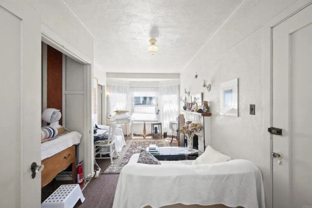 1042-1050 Adella Avenue, Coronado, CA 92118