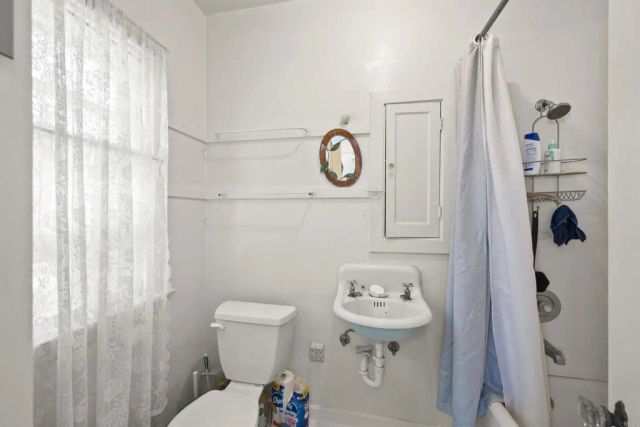 1042-1050 Adella Avenue, Coronado, CA 92118