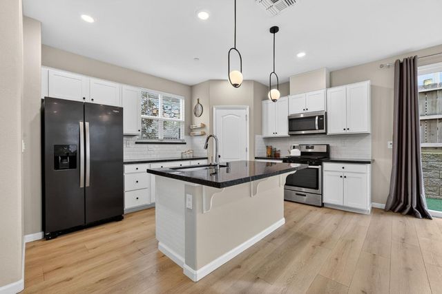 3225 Sunny Gate Ln, Folsom, CA 95630