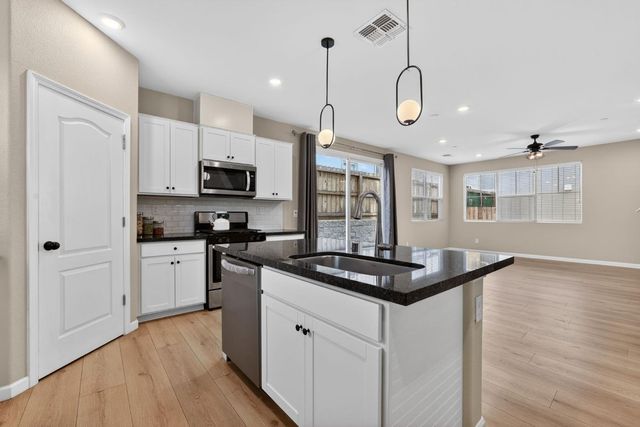 3225 Sunny Gate Ln, Folsom, CA 95630