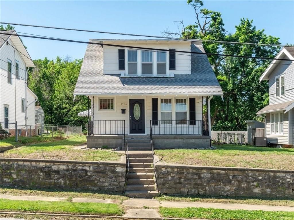 1906 Sacramento Street, St Joseph, MO 64507