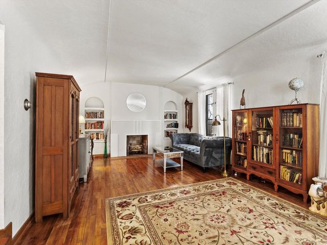 1025 N 15th STREET, Manitowoc, WI 54220