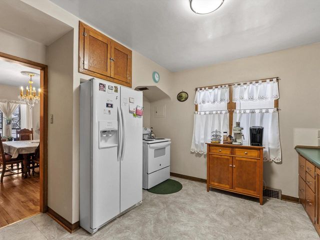 1025 N 15th STREET, Manitowoc, WI 54220