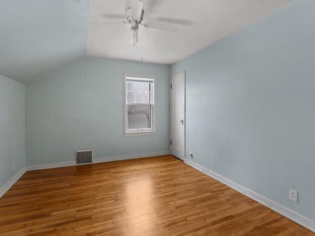 1025 N 15th STREET, Manitowoc, WI 54220