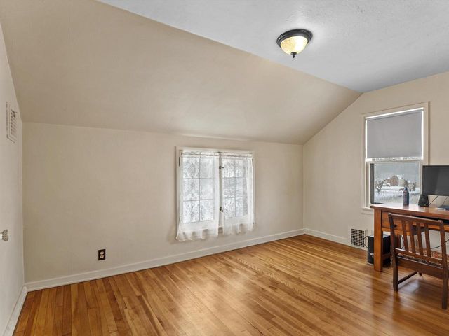 1025 N 15th STREET, Manitowoc, WI 54220