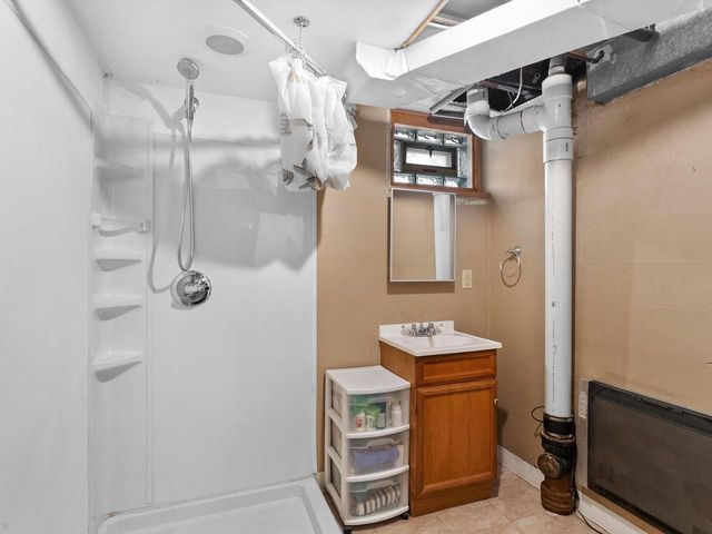 1025 N 15th STREET, Manitowoc, WI 54220