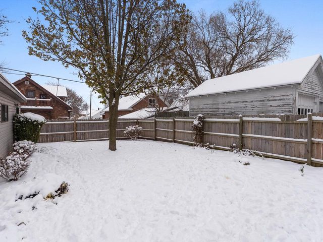 1025 N 15th STREET, Manitowoc, WI 54220