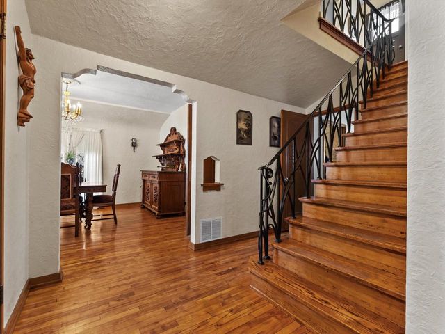 1025 N 15th STREET, Manitowoc, WI 54220