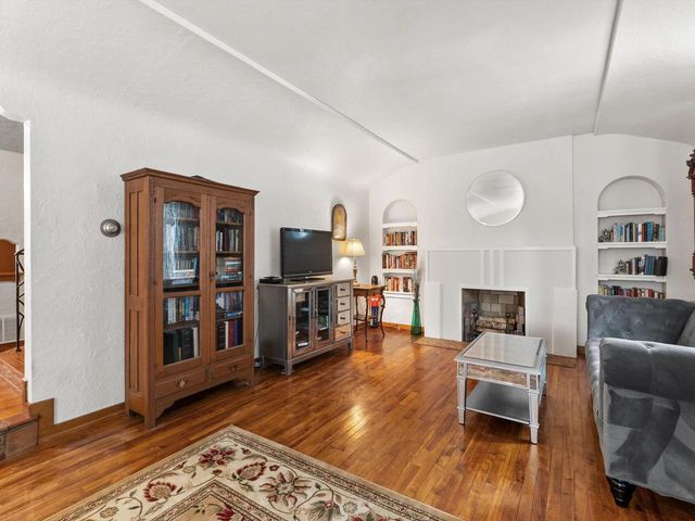 1025 N 15th STREET, Manitowoc, WI 54220